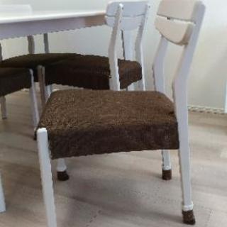 ほぼ新品 ニトリ 白ダイニングテーブル 4人用