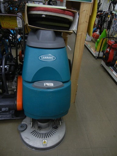 ﾃﾅﾝﾄｶﾝﾊﾟﾆｰ　ﾊﾞｯﾃﾘｰ式歩行型ｽｸﾗﾊﾞｰ　T2　鍵有　ﾊﾞｯﾃﾘｰ4つ(使用2つ）