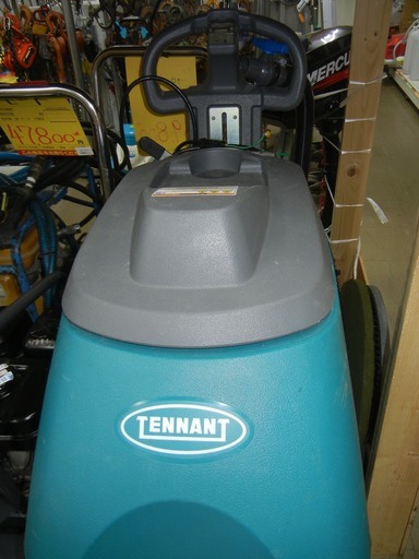 ﾃﾅﾝﾄｶﾝﾊﾟﾆｰ ﾊﾞｯﾃﾘｰ式歩行型ｽｸﾗﾊﾞｰ T2 鍵有 ﾊﾞｯﾃﾘｰ4つ(使用2つ）