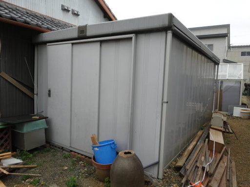 成約致しました♪INABA イナバ 縦長 大型 物置 引き戸口2箇所あり 要分解/引取限定‼ 条件あり‼ で販売致します♪