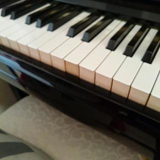 アップライトピアノと椅子2個(取引中)