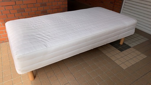 シングルベッド　足つきベッド