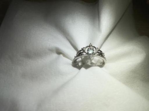 日本最大のブランド K18(ホワイトゴールド)アクアマリンorダイヤ　ティアラリング 指輪