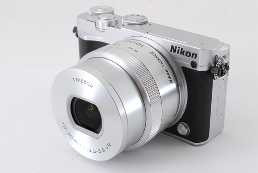 Nikon 1 J5 シルバー レンズキット★ボディ\u0026レンズは新品★ミラーレス始めるならこれ！スマホへ転送♪元箱、新品8GB SDカード付き！