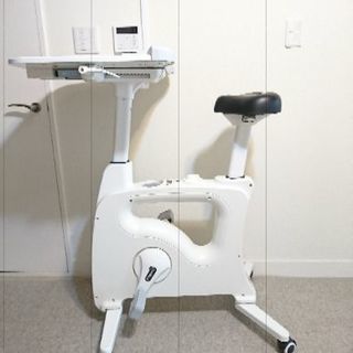 デスクつきエアロバイク兼スタンディングデスク