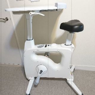 デスクつきエアロバイク兼スタンディングデスク