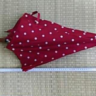 値↓　赤の水玉傘