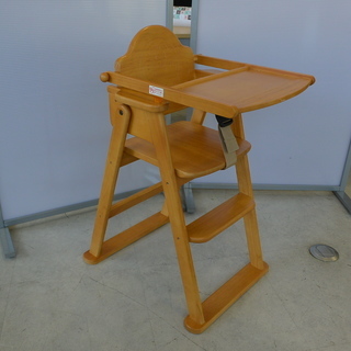 アンパンマンの木製ハイチェア　安全ベルト・テーブル付き　折りたた...