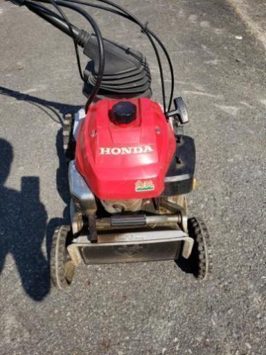 田舎暮らしの日常 HONDA自走式草刈機、刈り高1cmでやって