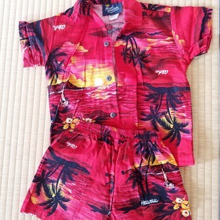 ★ハワイの服　上下 +　シャツ2枚★