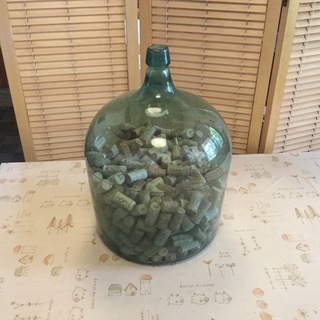 古い大きなガラス瓶（ワインコルク入り） ✴️最終値下げ