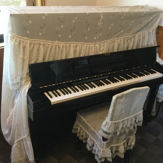 ヤマハアップライトピアノUX3と椅子とピアノカバー