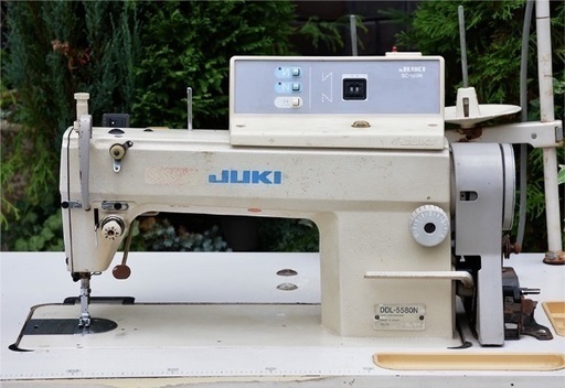 JUKIの工業用　自動糸切1本針本縫ミシン　DDL-5580N