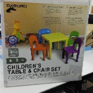 子供用の机と椅子セット