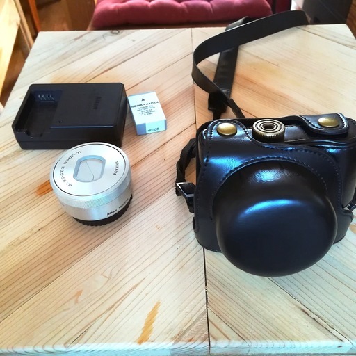 Nikon ミラーレス一眼 Nikon1 J5 ダブルレンズキット シルバー 0from45 山手のカメラ デジタル一眼 の中古あげます 譲ります ジモティーで不用品の処分