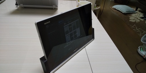 SONY XPERIA Tablet Z SO-03E 極薄(6.9mm) 防水(IPX5/7) 軽量(495g) 10.1インチ大画面 Xi(クロッシィ)対応 1.5GHzクアッドコアCPU 充電スタンド＆専用カバー付