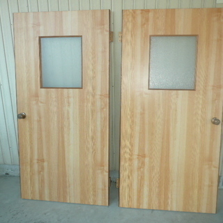 木製建具　ドア2枚　引戸１組