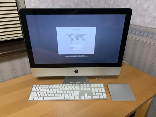 iMac Mid 2011 シンガポールで購入したものです。