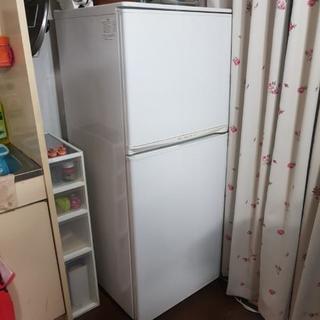 冷蔵庫　一人用、少し大き目