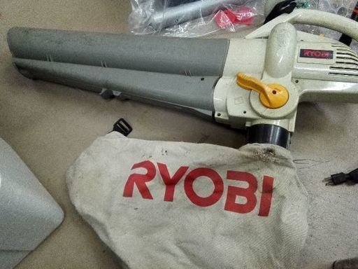 ￥１５００＊RYOBI フロワーバキューム 掃除機の様に吸い込んだり、風を吐き出したりします。