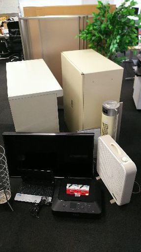 【価格交渉可】キャビネット・ノートPC・液晶モニター42インチなど17点