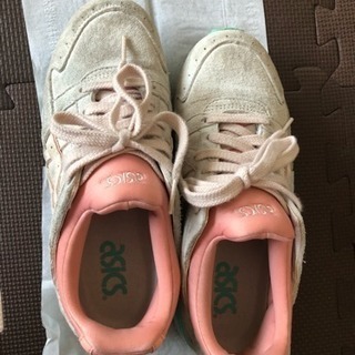 asicsスニーカー