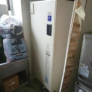 電気温水器3相200V 引き取り限定