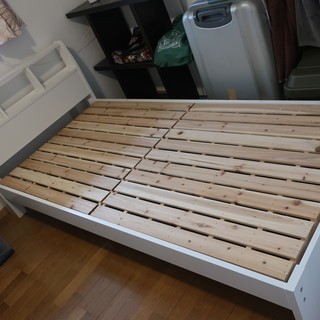 ニトリ　木製シングルベッドフレーム　すのこベッド　コンセント付き...