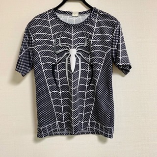 スパイダーマン柄のTシャツ