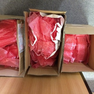 大量のプチプチ袋　透明白と赤