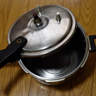 ステンレス鋼製マルセイユ圧力鍋（22センチ）電磁調理器対応