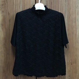 花柄 ハイネック 黒Tシャツ 3L
