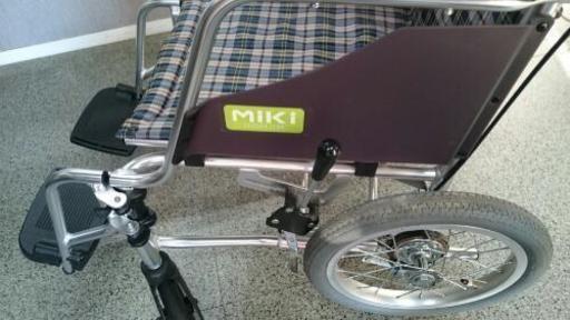 ミキ 介助用車椅子 スレンダータイプです。