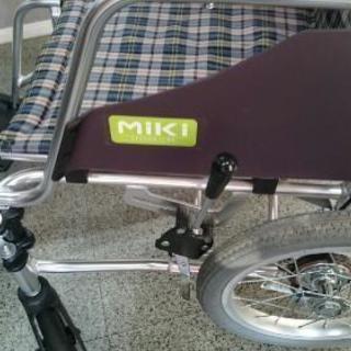 ミキ 介助用車椅子 スレンダータイプです。