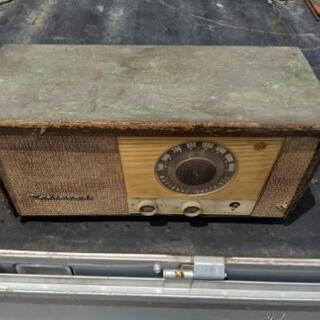 古いラジオのオブジェ