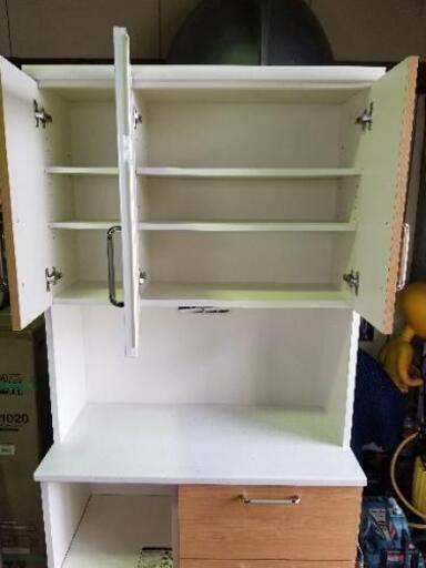 配達無料 感じのよい食器棚 カップボード