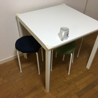 IKEAダイニングテーブル4人用+３つの椅子(分解できます)