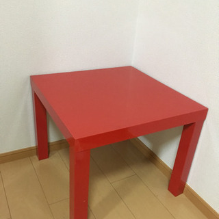 赤いテーブル(サイズ 55×55cm 高さ44cm 正方形)