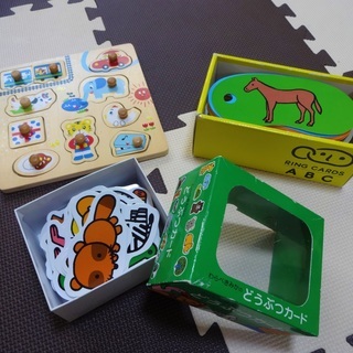知育系おもちゃ（カード、木のパズル等）　