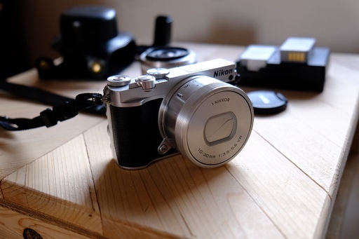 Nikon ミラーレス一眼 Nikon1 J5 ダブルレンズキット シルバー 0from45 山手のカメラ デジタル一眼 の中古あげます 譲ります ジモティーで不用品の処分