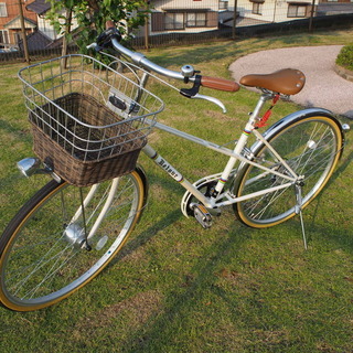 【美品】 おしゃれ前かご自転車　26インチ　6段変速ギア搭載　パールホワイト