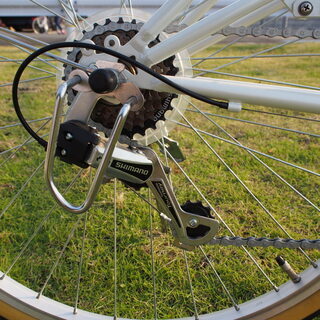 【美品】 おしゃれ前かご自転車　26インチ　6段変速ギア搭載　パールホワイト