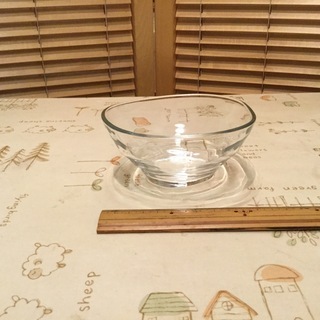 スープカップ、ガラス製サラダ鉢、四角形の麺ざる容器