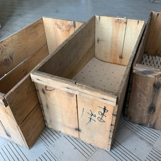 長型の木箱