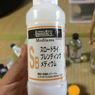 油絵の具、アクリル絵の具、など