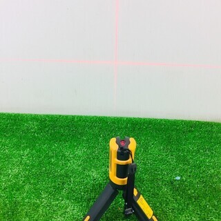 Panasonic(パナソニック) レーザーマーカー 墨出し名人 ケータイ 壁十文字タイプ プラスチックケース付き イエロー BTL1100Y【リライズ野田愛宕店】【店頭引取限定】【中古品】１点限り早い者勝ち！ Panasonic(パナソニック) レーザーマーカー 墨出し名人 ケータイ 壁