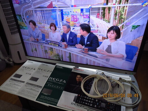 TOSHIBAレグザ（13年製）32v型 薄型液晶テレビ ☆Ｗ録画可能 ★ＴＶ台付 ☆共に良好です！
