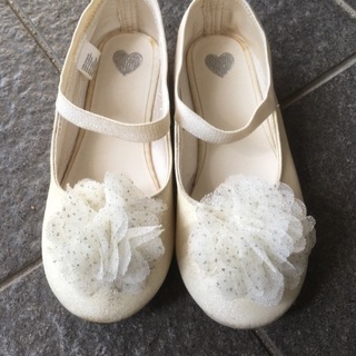 白 可愛い靴