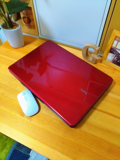 ブルーレイ対応NEC★　可愛いルビーレッド光沢♪　メモリ4GB★　最新Windows10パソコン！　大容量200G！　高速PC★　高性能core2　NEC　LaVie　大画面　最新Windows10　64Bit　赤　高級感　15.6インチ　マウス付き 　ノートパソコン　無線LAN　Wi-Fi対応 　DVDドライブ