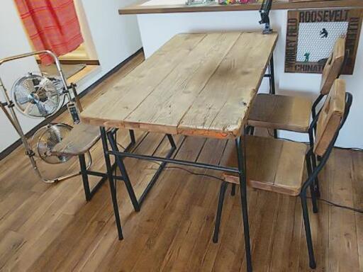 [値下げ↓早い者勝ち]ダイニングテーブルセット 造作 アイアン 古材 、ベンチと椅子二脚セット